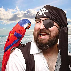 QUIZ di superstizioni, leggende e credenze marinare – Perchè i pirati usavano tenere un pappagallo sulla spalla?