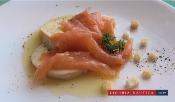 COTTO E IMBARCATO – Salmone affumicato con mozzarella di bufala affumicata VIDEORICETTA