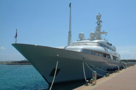Il “Sokar” di Diana e Dodi e’ approdato a Porto Santo Stefano