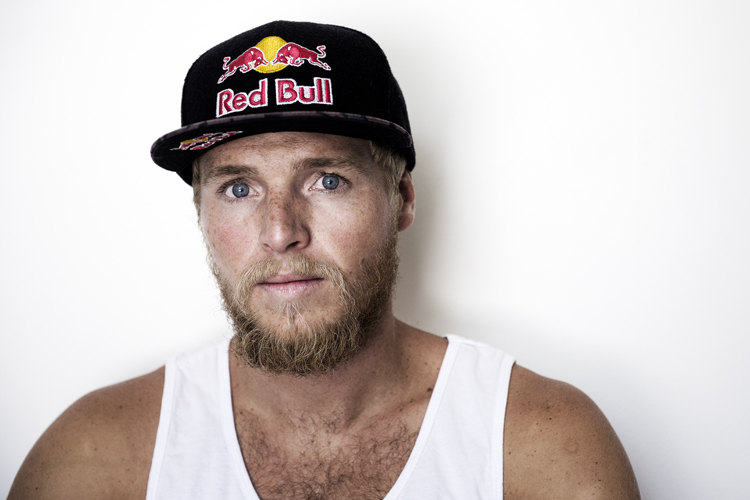 Ruben Lenten poses for a portrait during the Red Bull Kite The Waj at Amwaj Islands in Muharraq, Bahrain on June 4th, 2015 // Naim Chidiac/Red Bull Content Pool // P-20150608-00219 // Usage for editorial use only // Please go to www.redbullcontentpool.com for further information. //