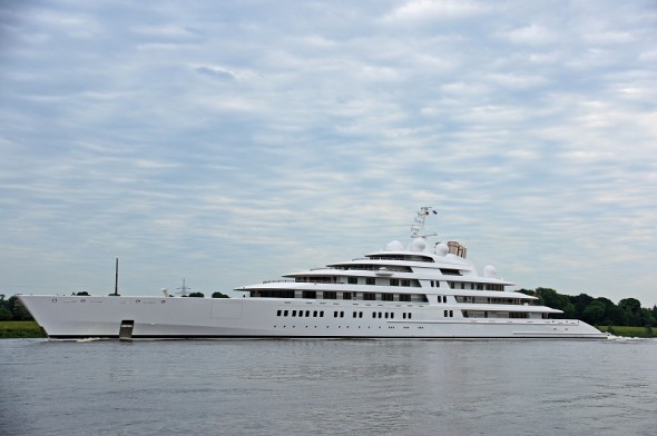 Azzam, mega yacht costruito da Luerssen