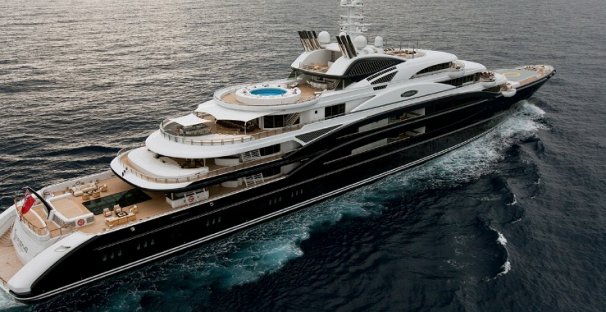 Il megayacht Serene in navigazione