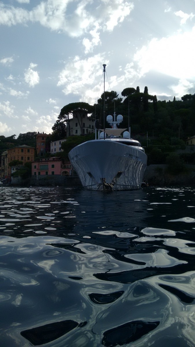 Megayacht Skyfall, panoramica frontale