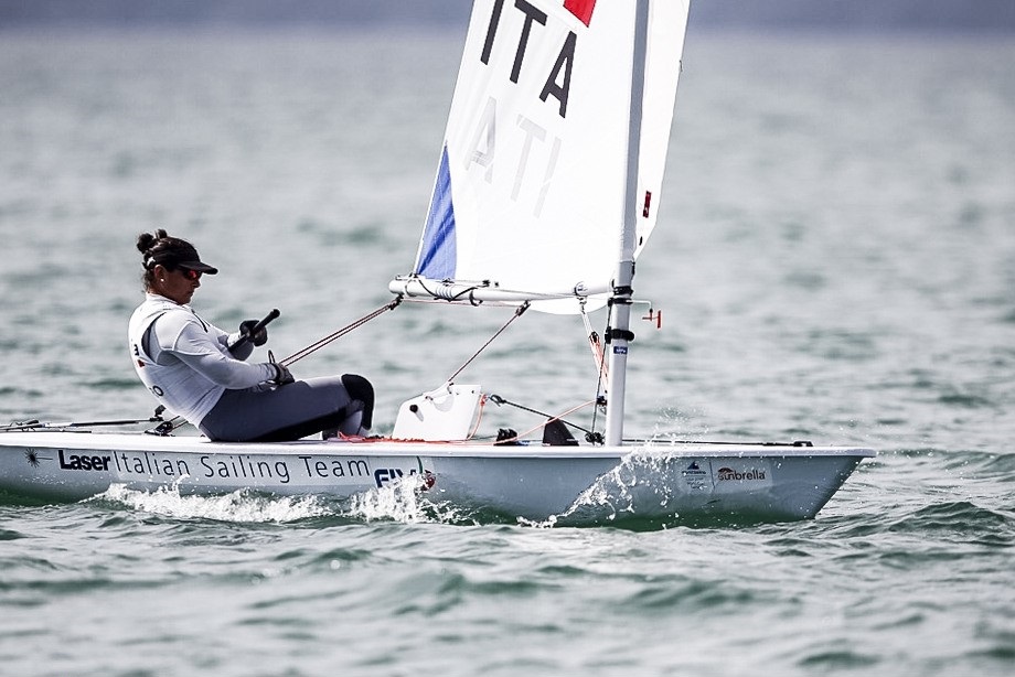 Silvia Zennaro sul Laser Radial durante la regata a Miami.