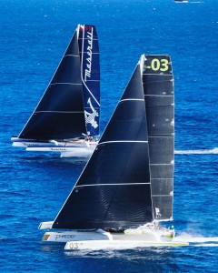 Sotto vento Phaedo3, sopravvento Maserati durante la Rorc 2017. Si può notare il funzionamento del sistema foiling su Maserati, rispetto a Phaedo3 che ne è sprovvisto