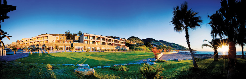 Una panoramica dell'Aregai Marina Hotel&Resort