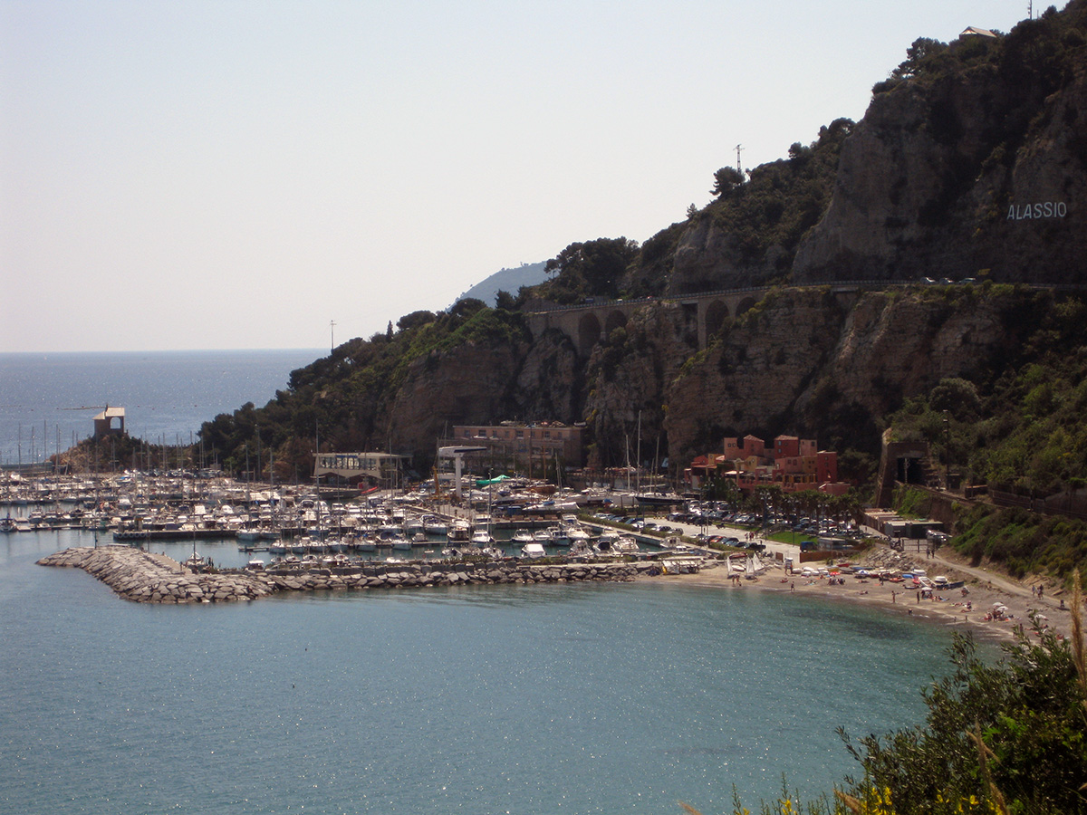 Una panoramica del porticciolo di Alassio