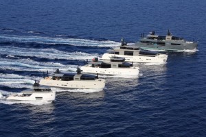 Una flotta di imbarcazioni dei cantieri Arcadia Yachts in navigazione