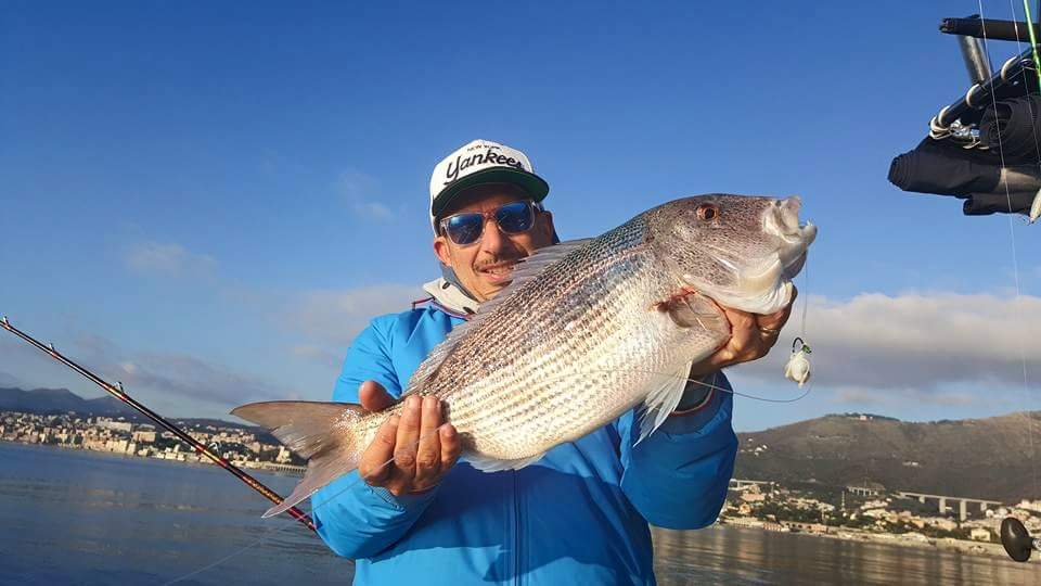 Una delle prede catturate con la pesca alla traina con vivo dai Pescatori Liguri