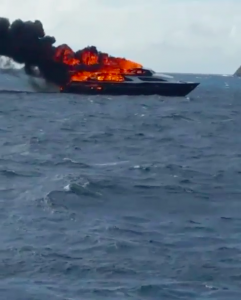 incendio mega yacht