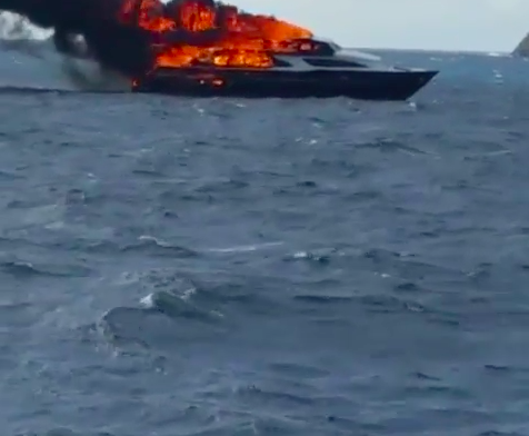 incendio mega yacht