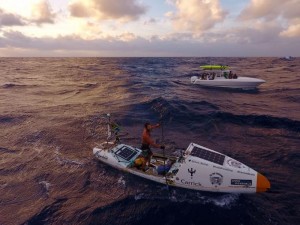 Splendida immagine di Chris Bertish impegnato nella traversata dell'Oceano.