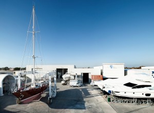 Il cantiere di assistenza di Porto Romano, una delle più prestigiose marine in Italia