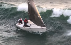 barca a vela sull'onda Usa