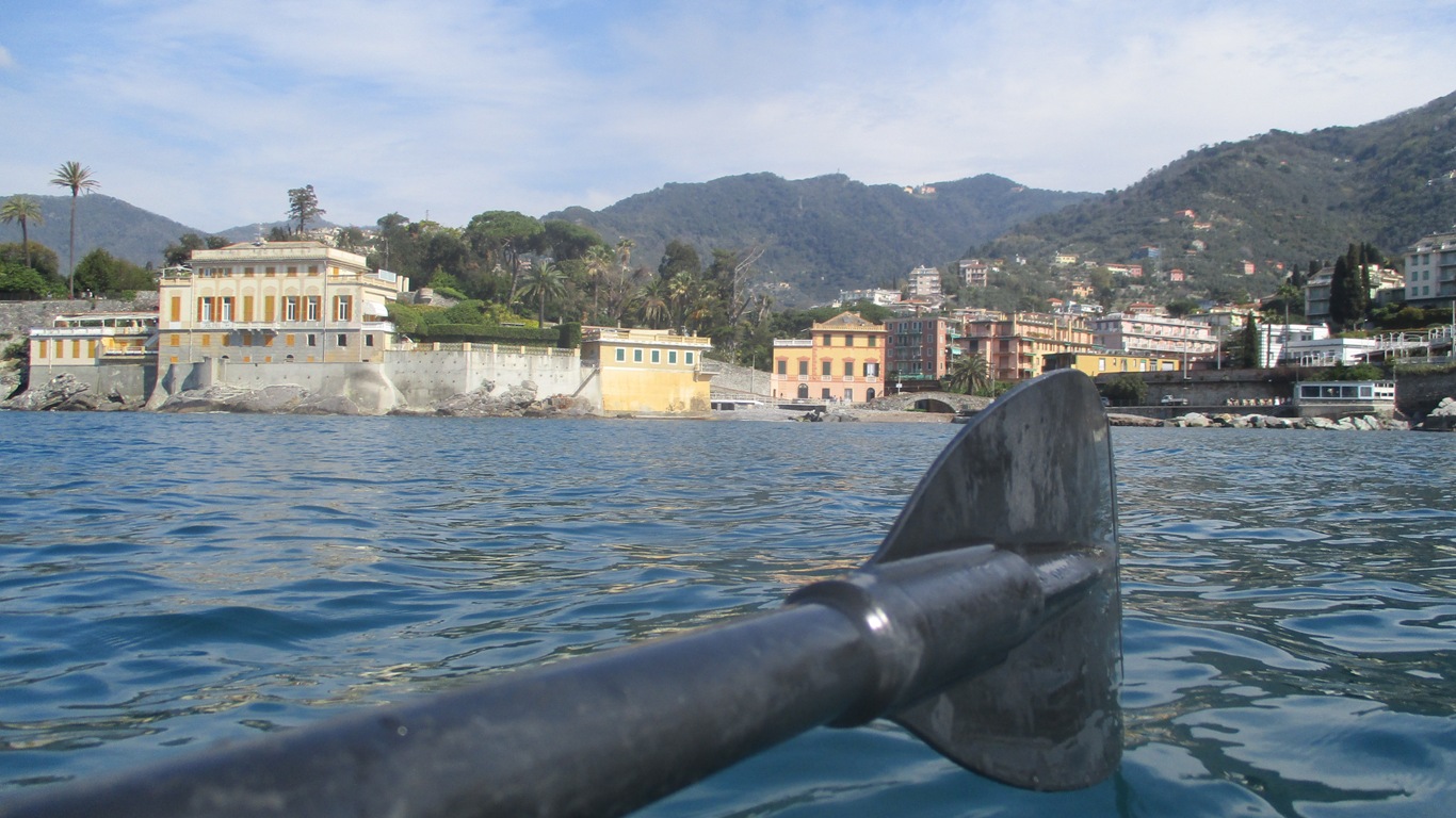 Escursione in kayak Rapallo-Zoagli. Pagaia.