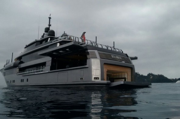 Foto da kayak del megayacht Atlante.