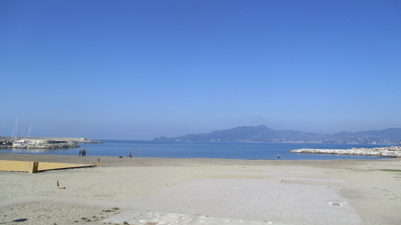 Passeggiata sul lungomare di Chiavari: spiaggia.