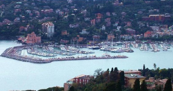 Il Porto Carlo Riva nella splendida cornice di Rapallo.