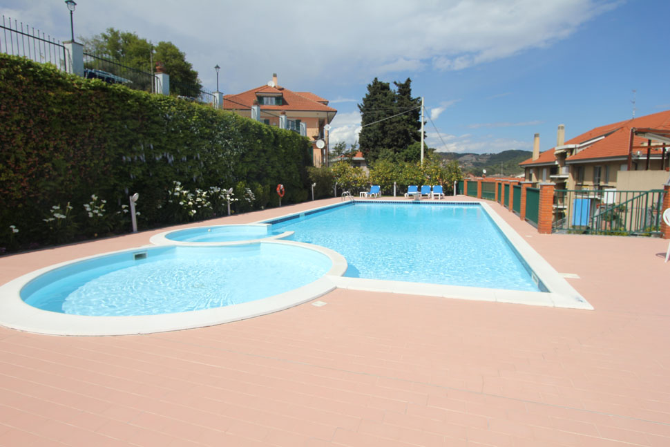 Hotel Liliana piscina