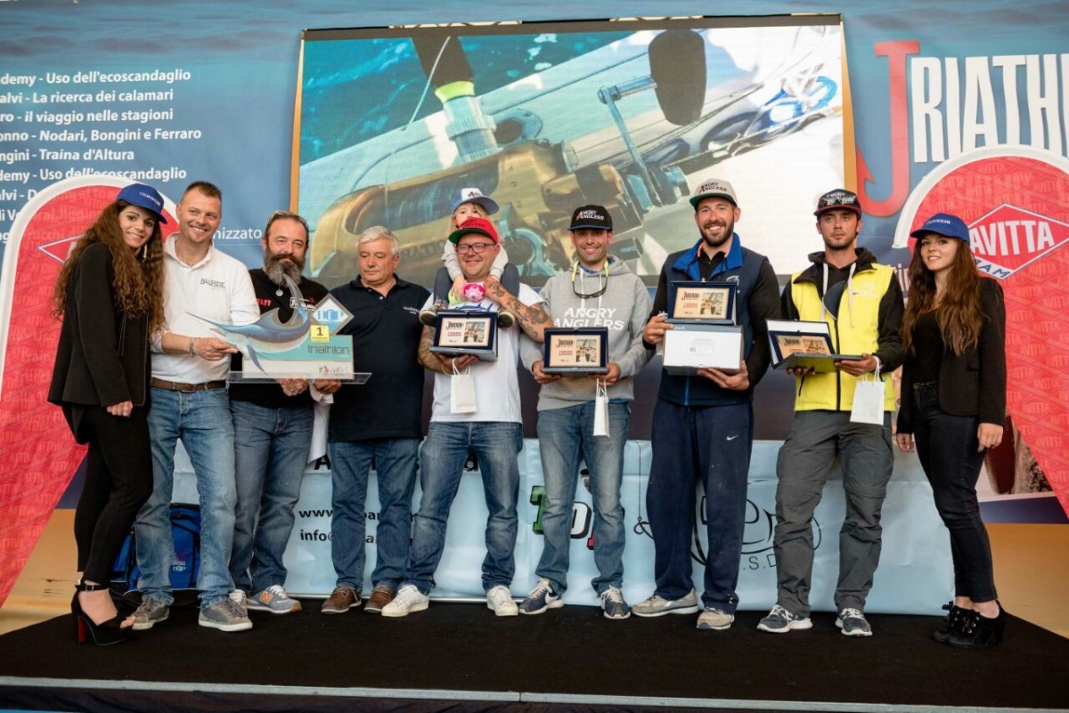 La premiazione della Triathlon Fishing Cup, durante la Fiera della Pesca DEP 2017. Il team vincitore è quello degli Angry Anglers, capitanato da Matteo Arthemalle