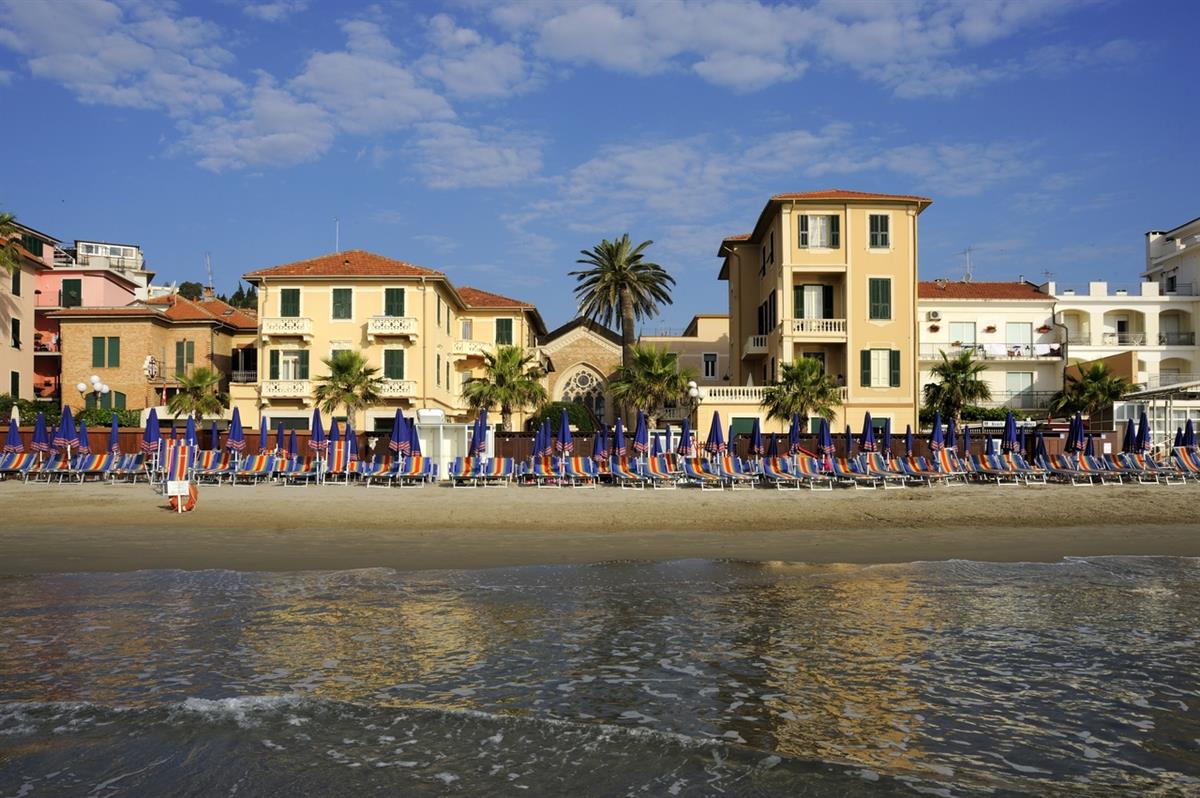 Residence Lorenza sul mare dall'acqua