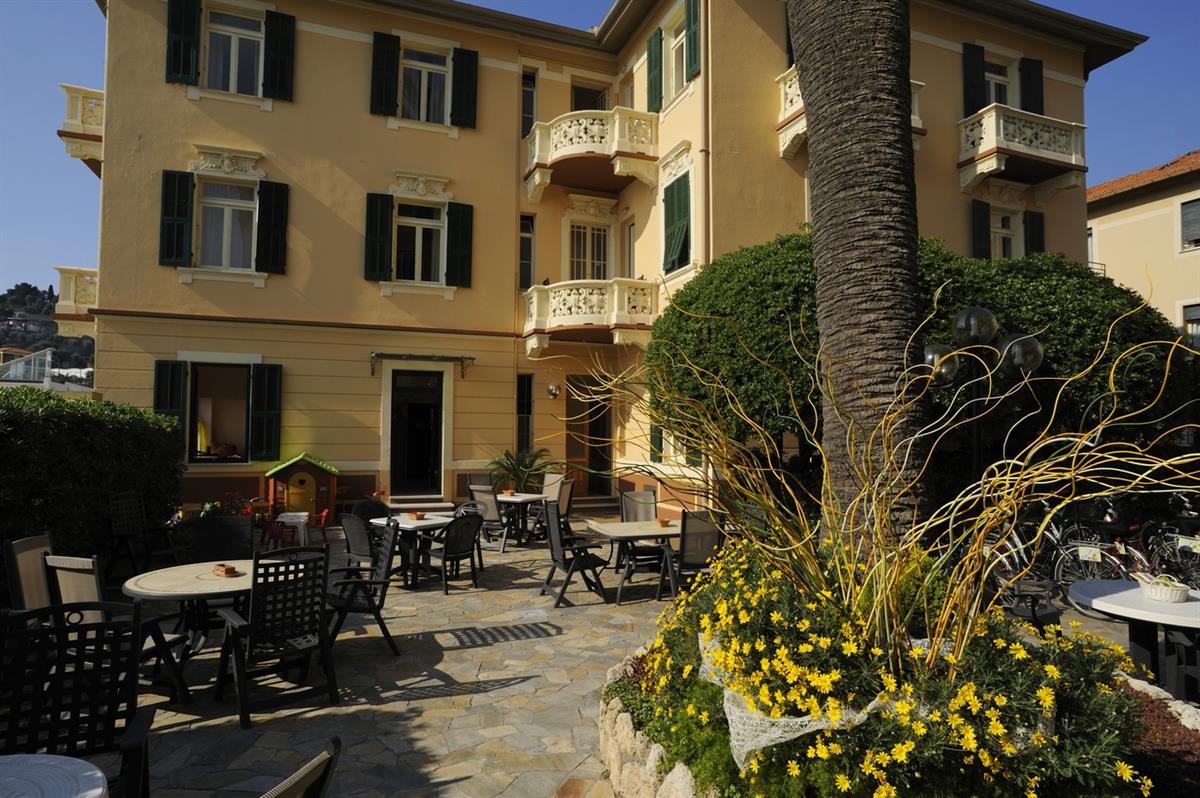 Residence Lorenza sul mare esterna