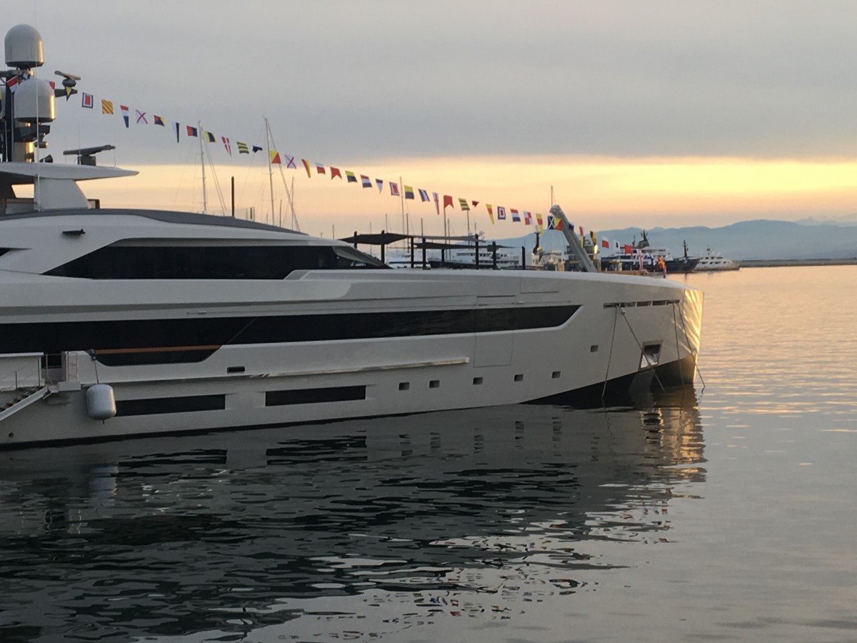 Il mega yacht Tankoa Vertige consegnato ad un armatore francese