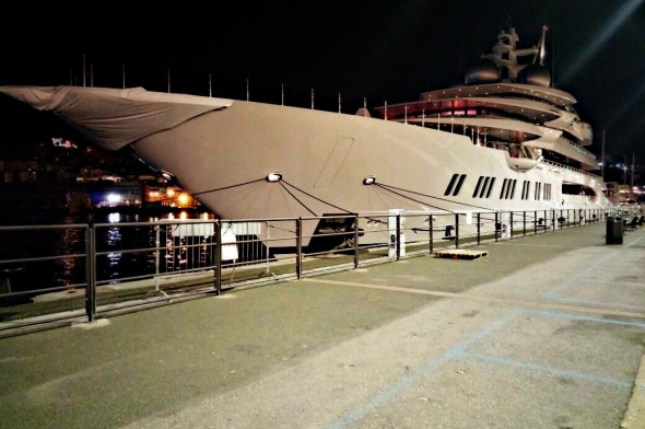 Il mega yacht Amadea al Porto Antico di Genova