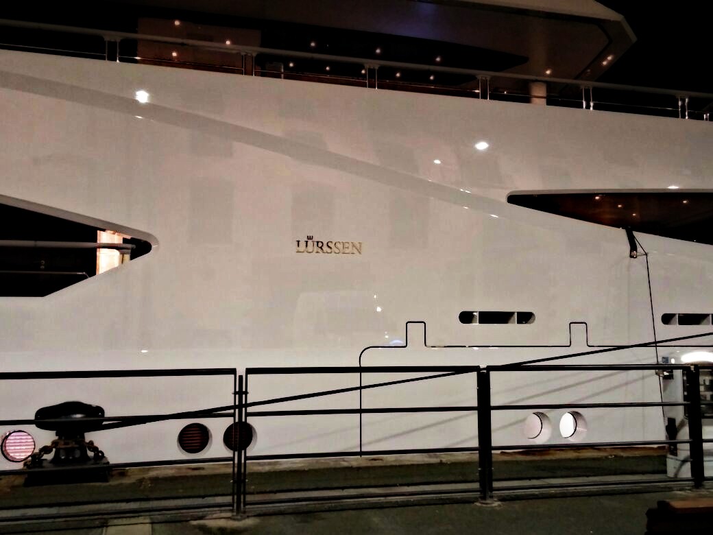Il mega yacht Amadea, costruito dal cantiere Lurssen, al Porto Antico di Genova