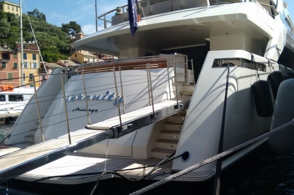 Il megayacht Serenity sbarca a Portofino