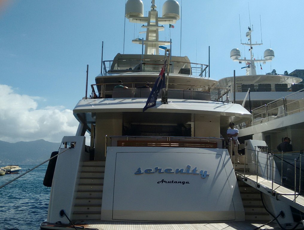 Megayacht Serenity a due passi dalla Piazzetta di Portofino