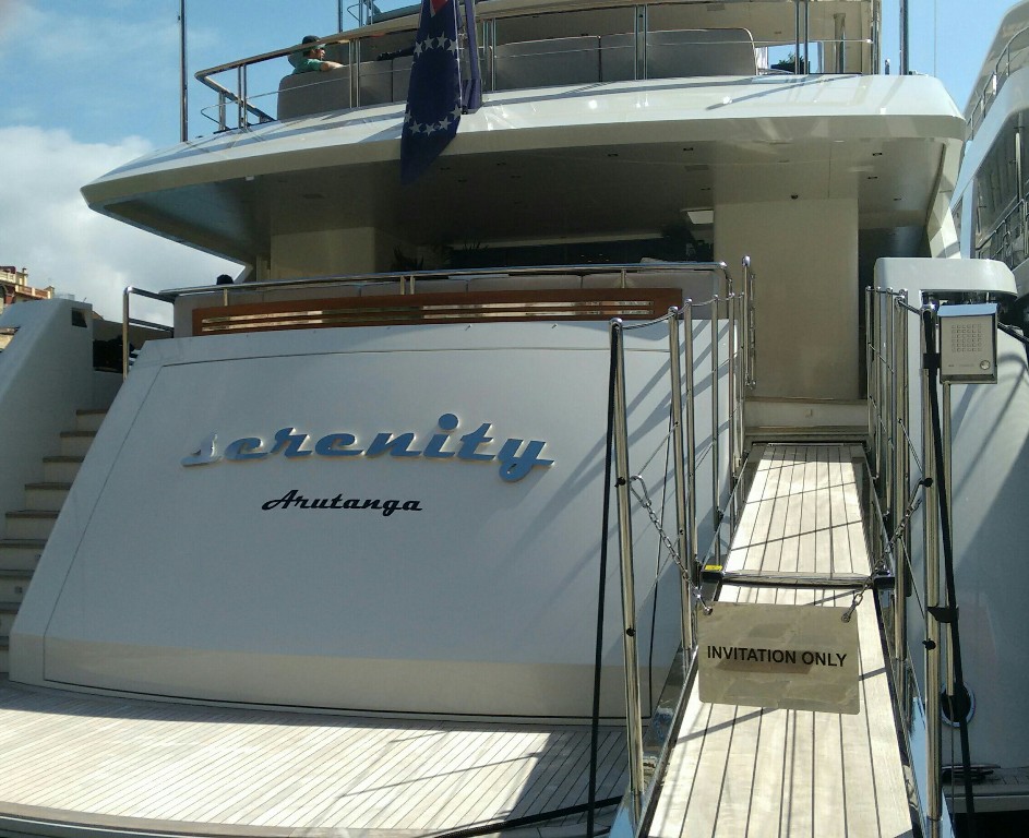 Megayacht Serenity a Portofino: immagine frontale