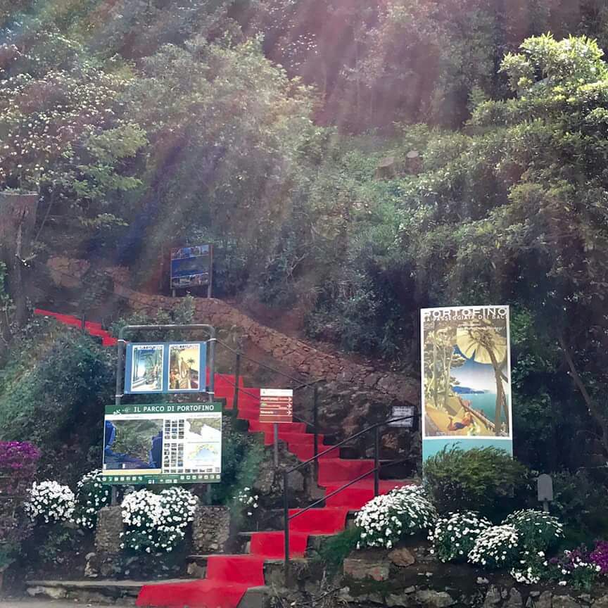 Passeggiata Rapallo-Portofino: red carpet.