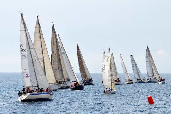 Alcune barche in regata durante il Trofeo Cozzi 2016