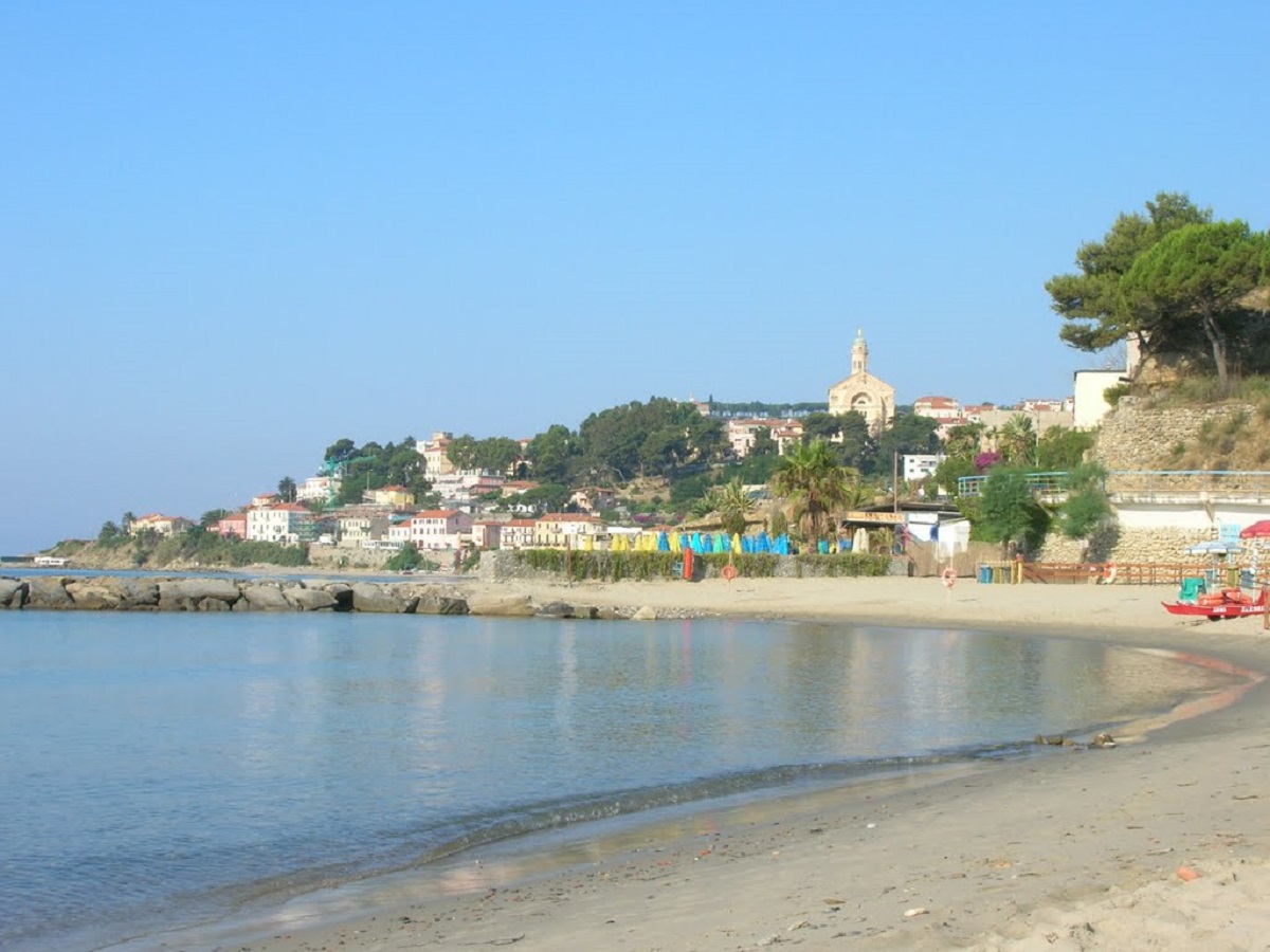 Arma di Taggia spiaggia