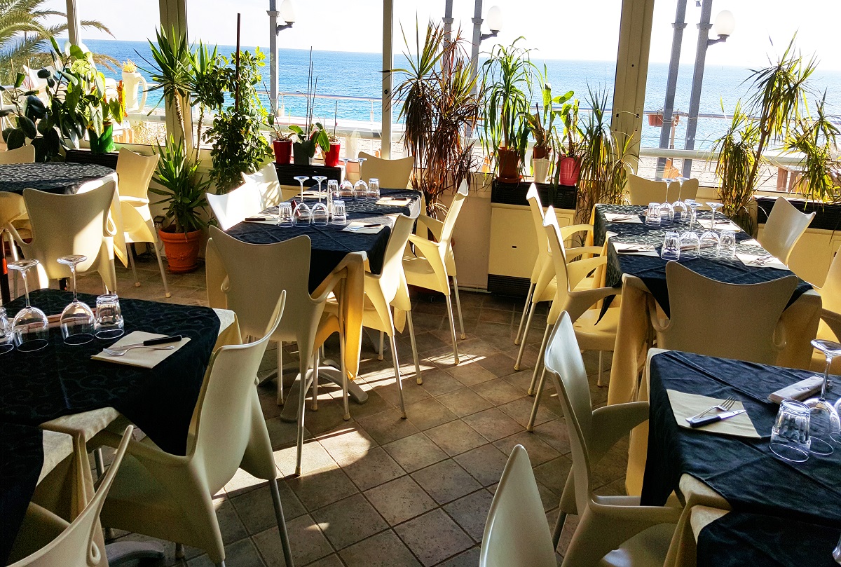 Ristorante Pizzeria Le streghe al mare interno