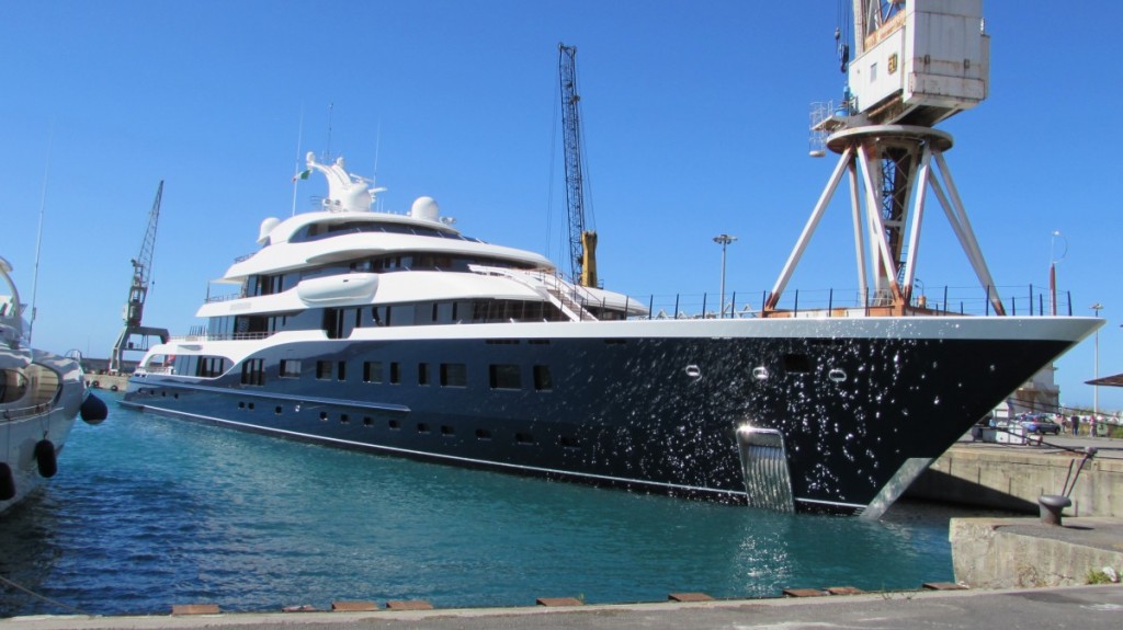 Symphony a Imperia, ecco il mega yacht del proprietario di Louis