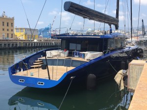 Il maxi yacht Better Place visto da poppa