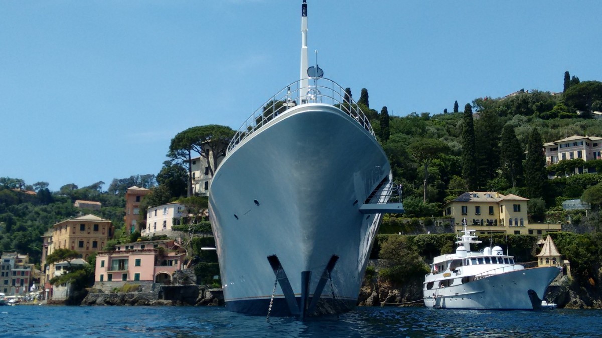 Megayacht Ecstasea a Portofino: foto a prua