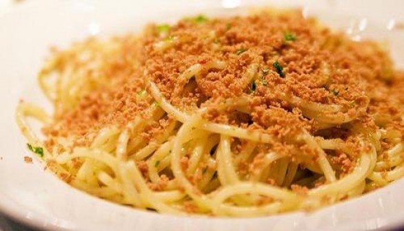 Spaghetti al sugo di pane