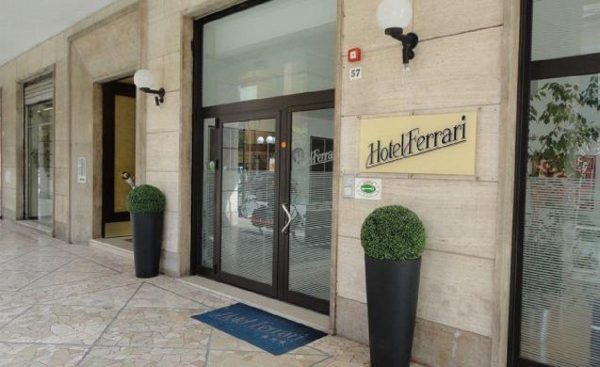 Hotel Ferrari esterno