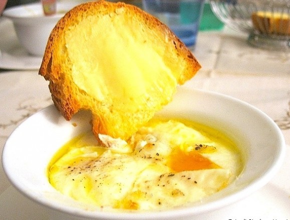 Crema di uovo su pane