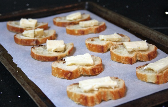 Crostini brie e noci
