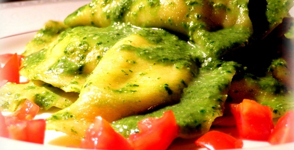 Fagottini al pesto con mozzarella  e pomodoro