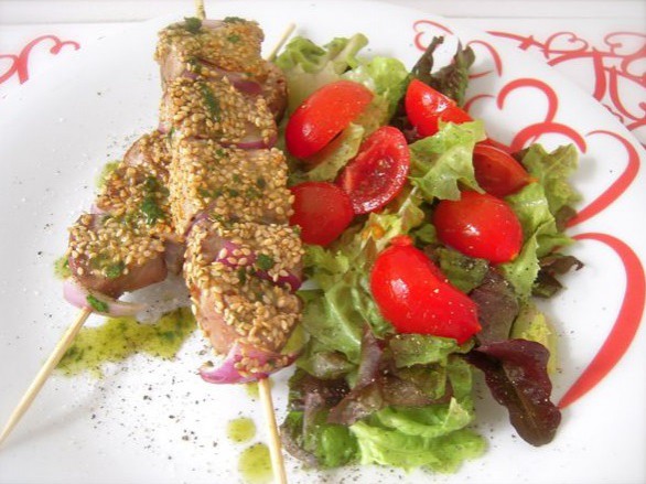 Spiedini di tonno al sesamo