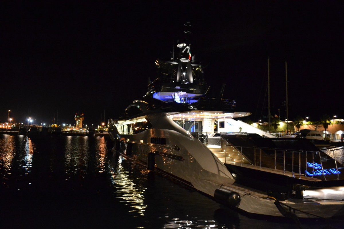 Il mega yacht Lady M a Genova Sestri Ponente