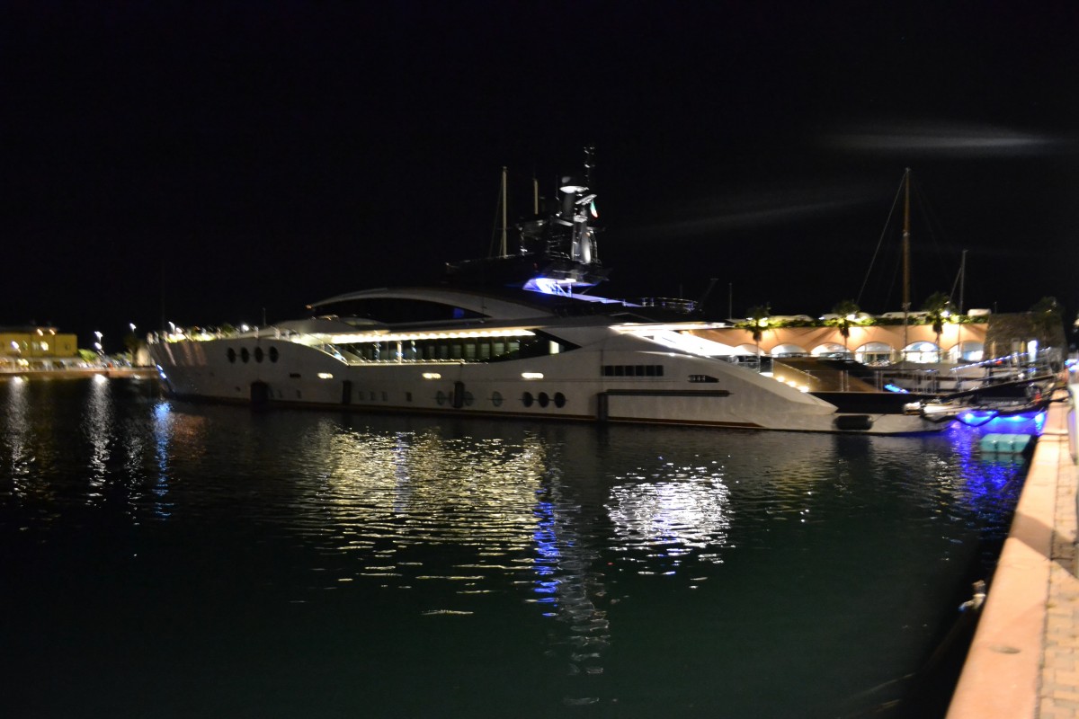 Il mega yacht Lady M visto in tutta la sua grandezza
