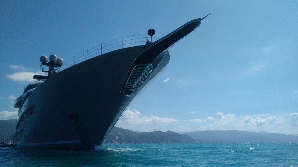 Megayacht Kismet a Paraggi: prua