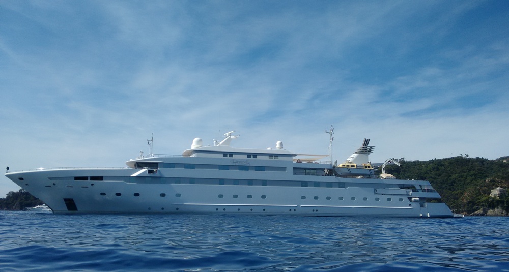 Foto panoramica del megayacht Lauren L