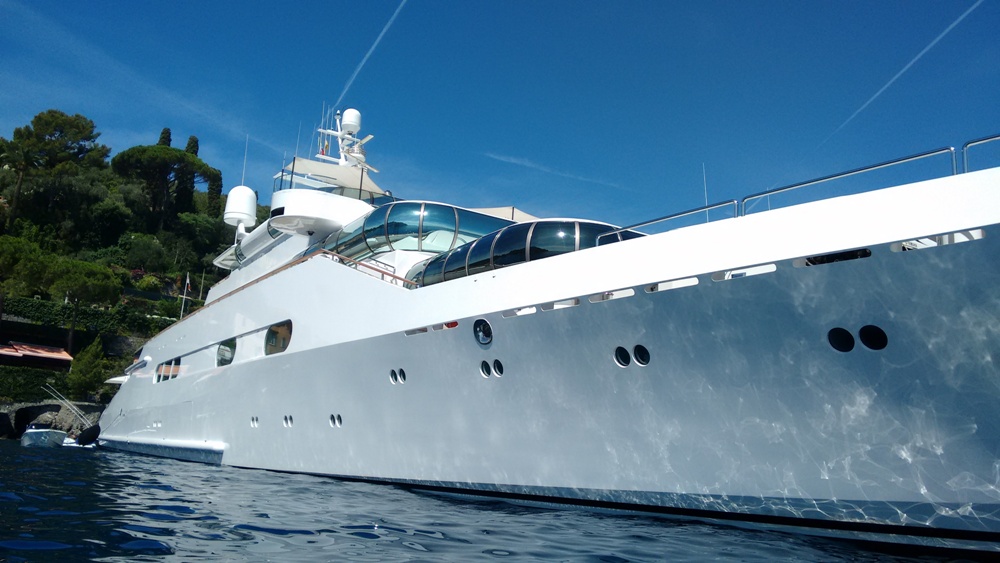 Foto laterale del megayacht Zeus